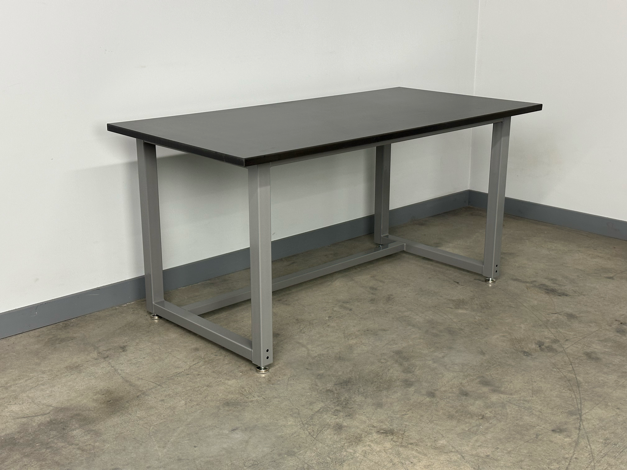 1000 Series Heavy Duty Workbench – Industrial Steel Workstation